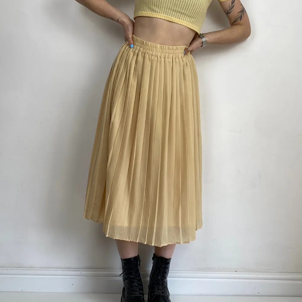 Buttermilk Pleated Skirt - MEDIUM