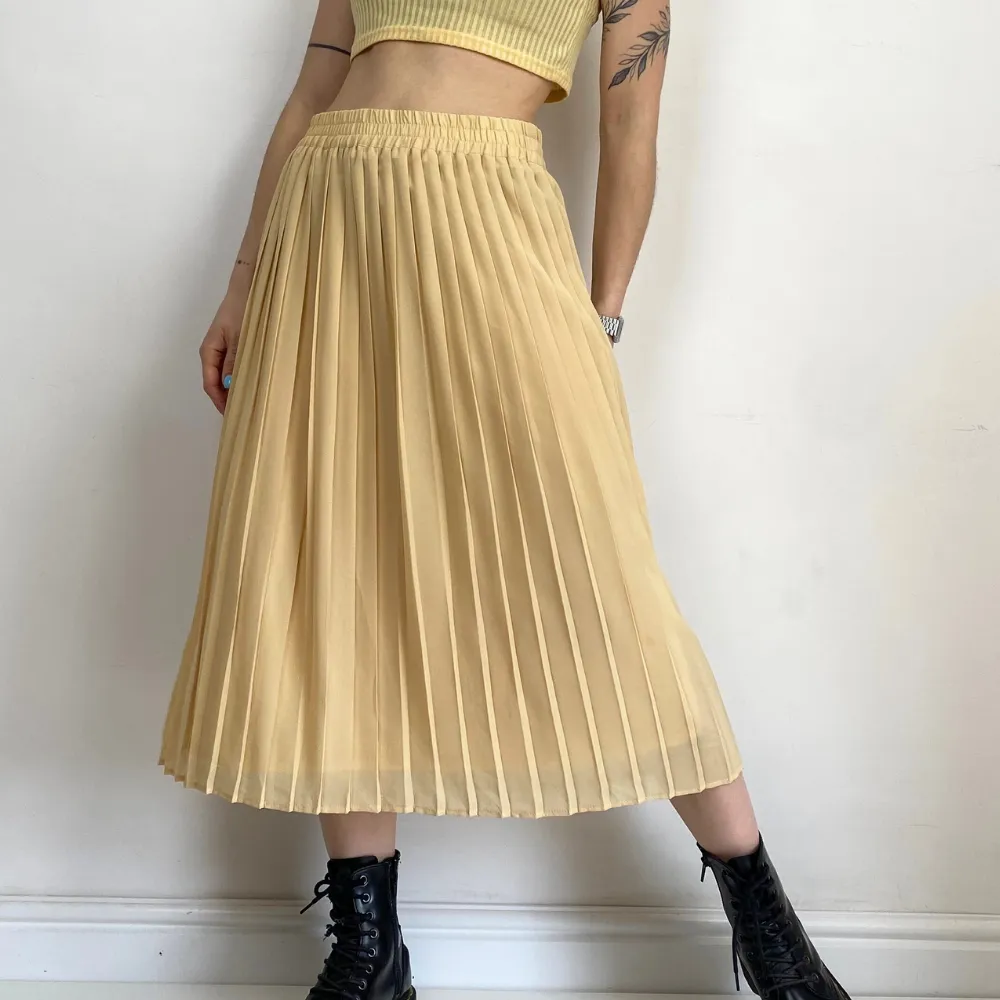 Buttermilk Pleated Skirt - MEDIUM