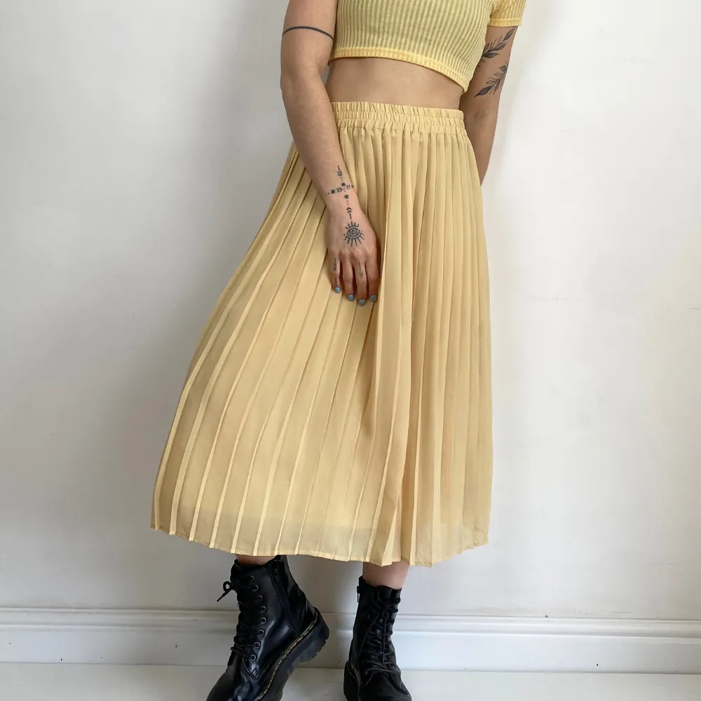 Buttermilk Pleated Skirt - MEDIUM