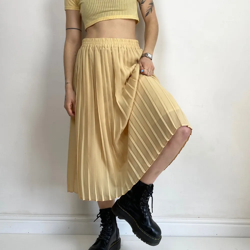 Buttermilk Pleated Skirt - MEDIUM