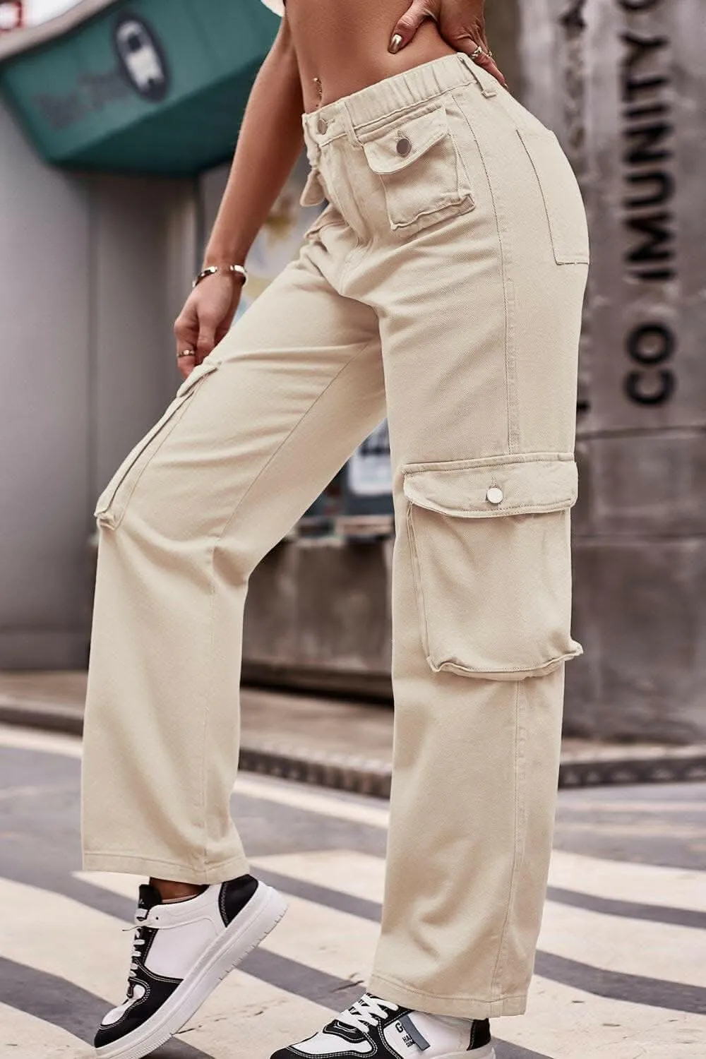 Buttoned knee pocket denim jeans