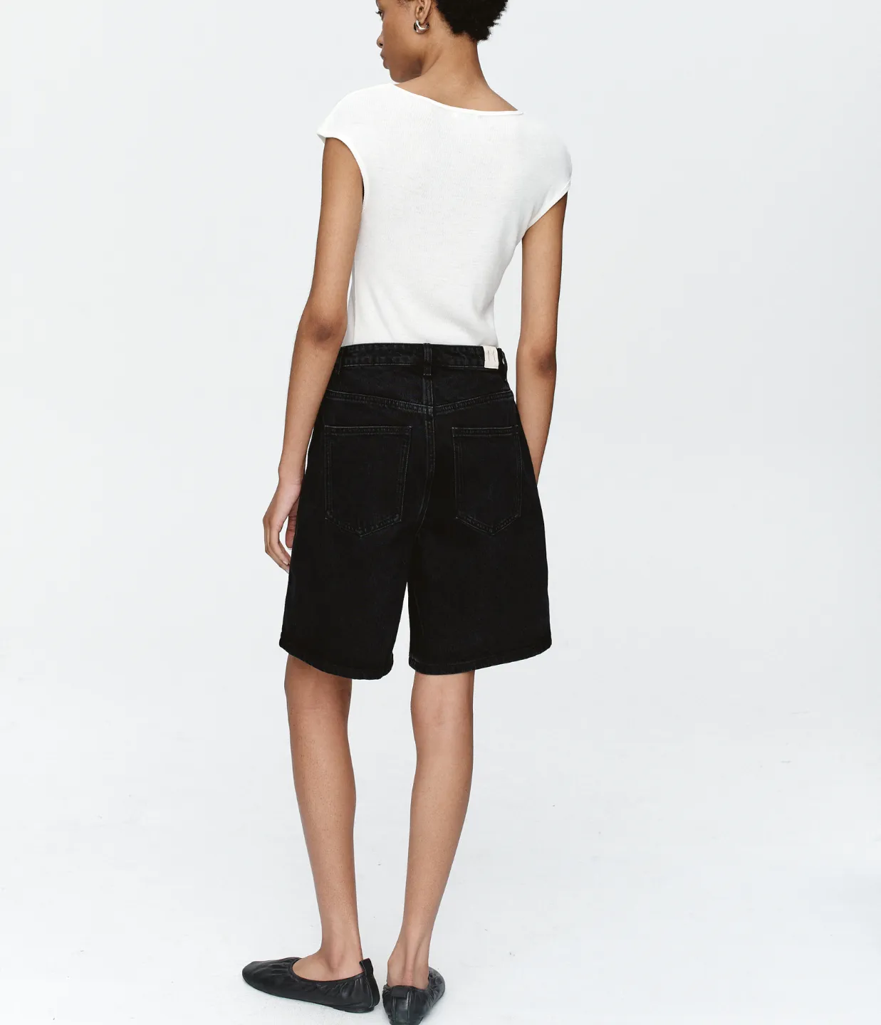 Relaxed Jean Short in Black